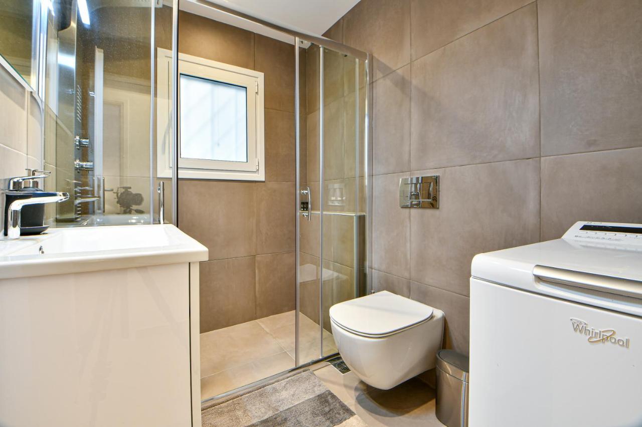 Boutique77 Luxury Apartment Athena Bagian luar foto